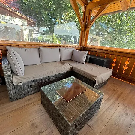 Niki Toparti Piheno *